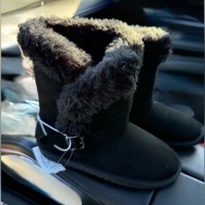 NWT black fur boots